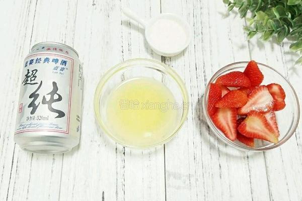 草莓啤酒的做法图解1