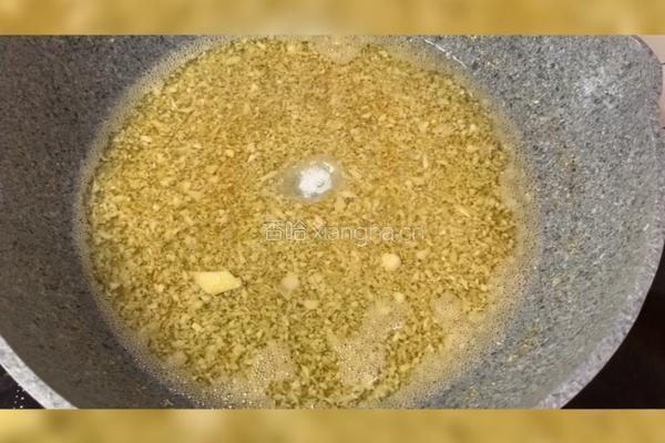 家庭版蒜蓉金针菇的做法图解1