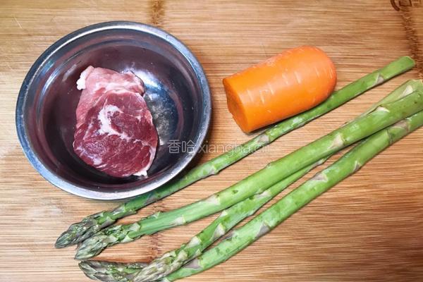 芦笋胡萝卜炒肉丝的做法图解1