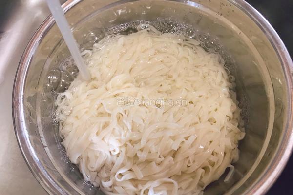 韩式辣酱拌面的做法图解2