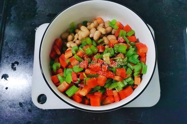 凉拌芹菜花生的做法图解5