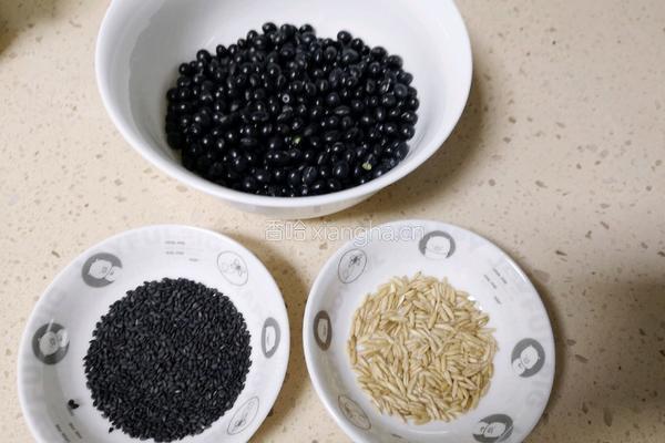 黑豆黑芝麻燕麦米米糊的做法图解1