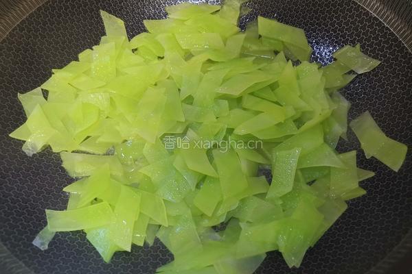 牛肉丝炒莴笋片的做法图解3