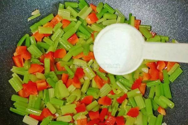 芹菜丁炒牛肉的做法图解16
