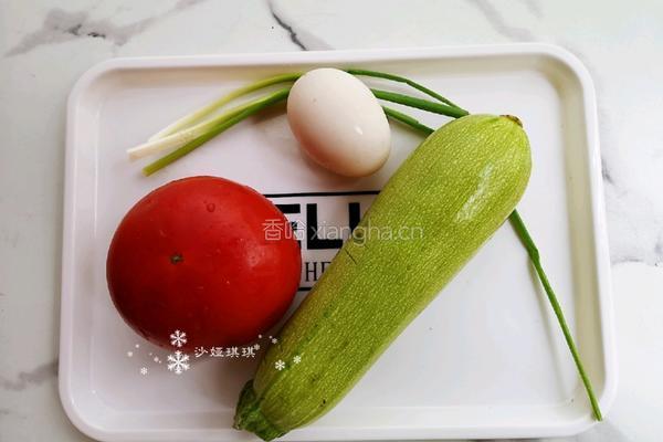 番茄炒西葫芦的做法图解1