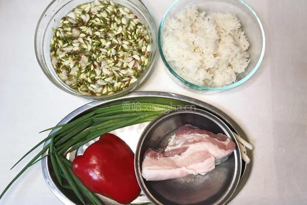 槐花肉未炒饭的做法图解1