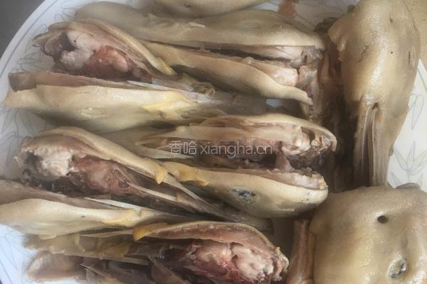 酱爆香鸭头的做法图解3