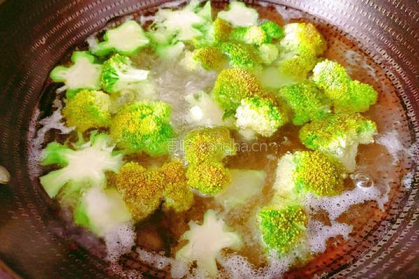 西兰花炒虾的做法图解4