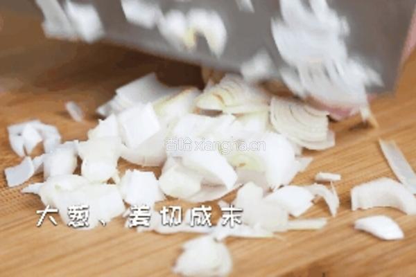 西红柿烧豆腐的做法图解1