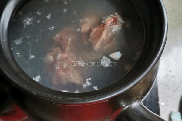 筒骨玉米汤的做法图解1