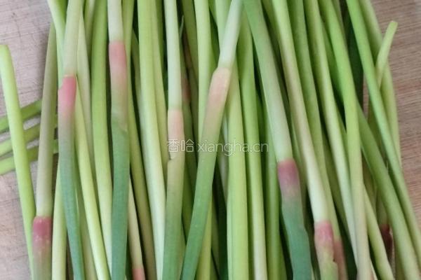 蒜苔炒鸡蛋的做法图解1
