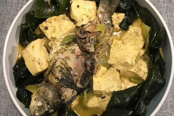 海带豆腐煲鲫鱼的做法图解7