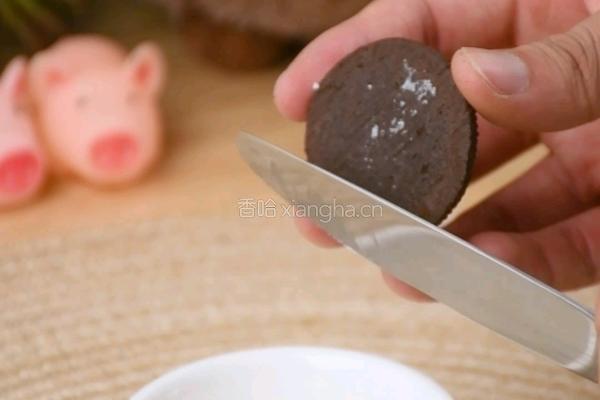 4步就能搞定的奥利奥冰淇淋好吃到上瘾的做法图解1