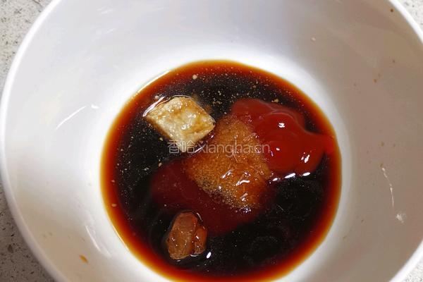 鸡翅根烧荷兰豆的做法图解3