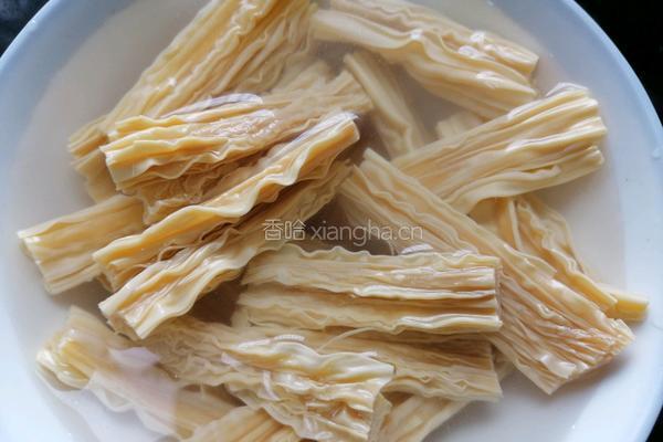 芹菜拌腐竹的做法图解3