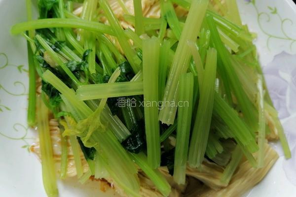 芹菜拌腐竹的做法图解8