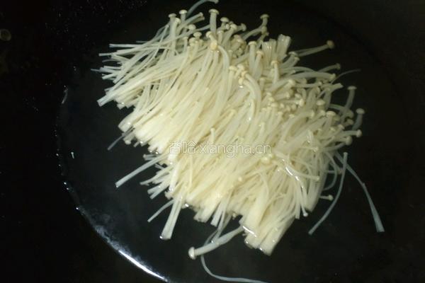 油泼金针菇的做法图解1