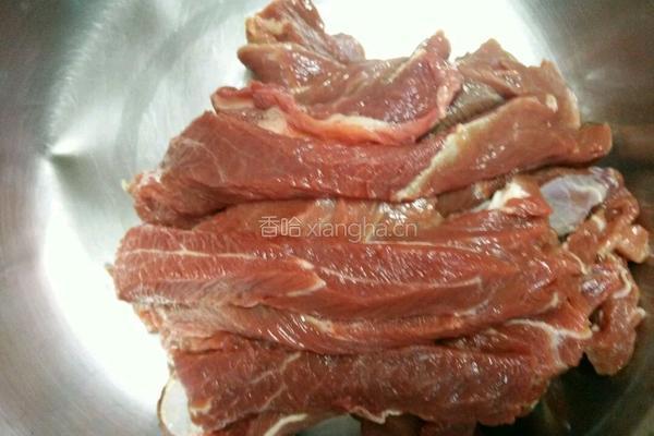 茄子酸菜炒牛肉的做法图解2