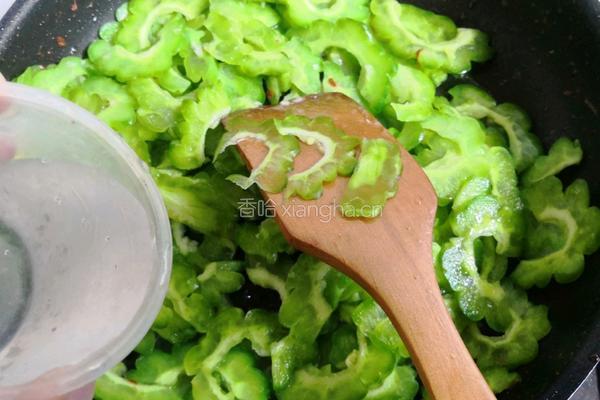 肉片炒苦瓜的做法图解12