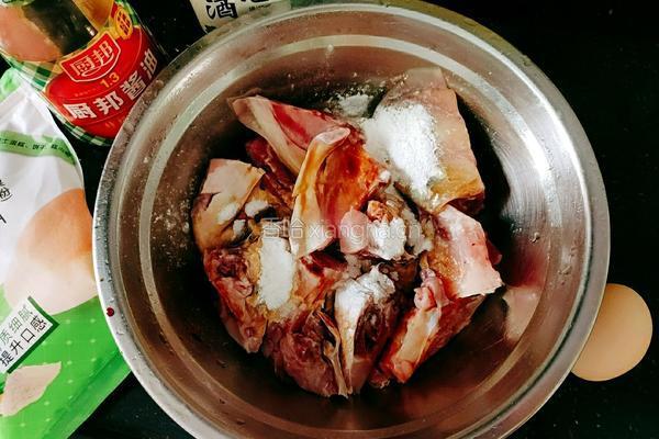 莴苣炖鱼头的做法图解4