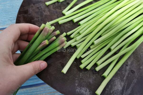 蒜苔炒鸡蛋的做法图解2