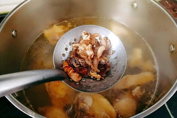 甜瓜香菇鸡汤的做法图解8