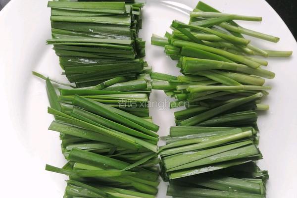 韭菜炒豆芽的做法图解3