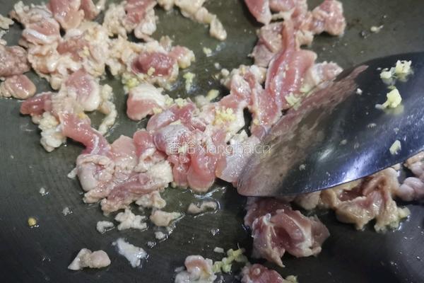 鸡腿菇炒肉的做法图解7