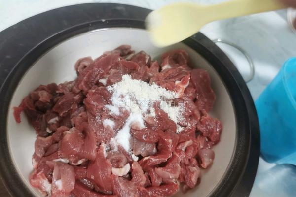 蒜苔炒牛肉的做法图解2