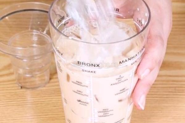 黑糖珍珠鲜奶茶的做法图解4