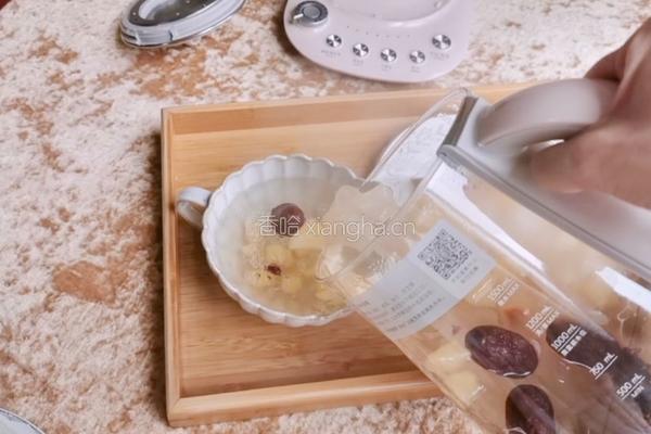 蔓越莓银耳羹简易养生壶版的做法图解6