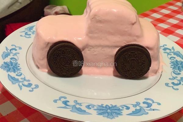 草莓泥汽车蛋糕——闪电麦坤的做法图解4