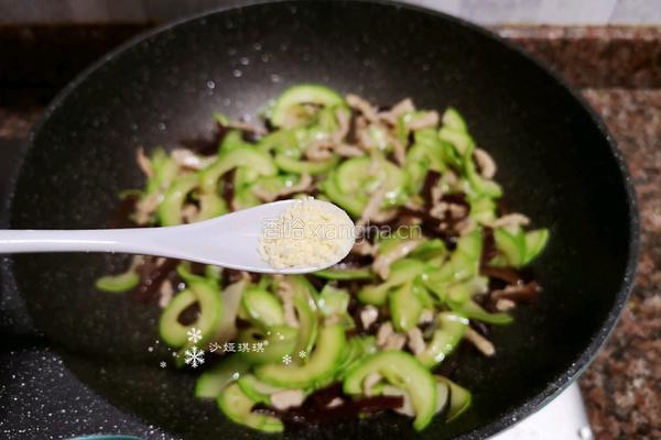 西葫芦炒木耳的做法图解12