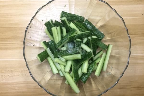 腌脆黄瓜的做法图解3