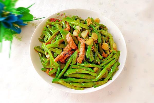猪肉炒长豆角的做法图解1