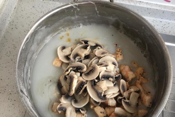 鸡胸肉奶油蘑菇浓汤的做法图解7