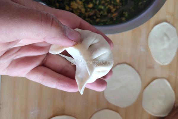 韭菜鸡蛋饺子的做法图解18