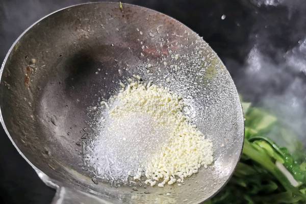 清炒莴笋尖的做法图解6