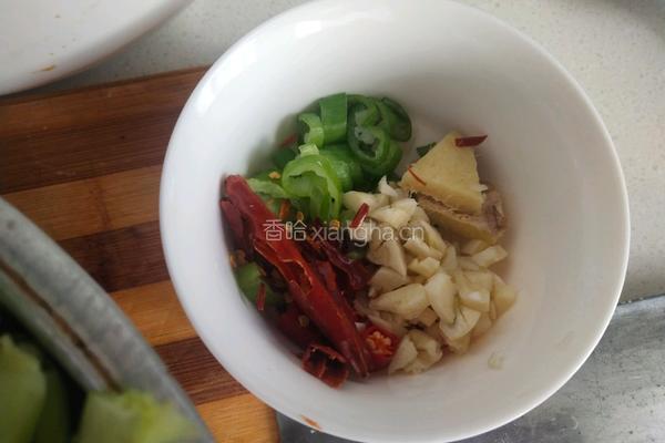香菇炒油菜的做法图解2