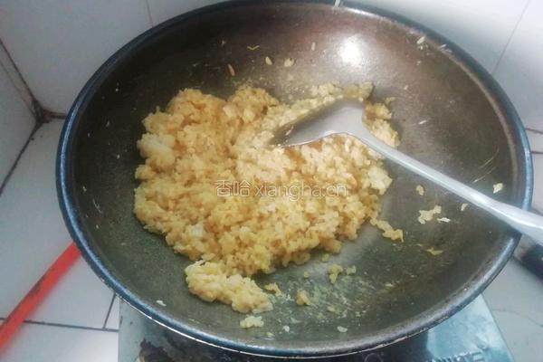 香肠黄金鸡肉炒饭的做法图解7