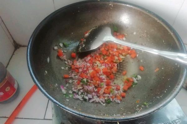 香肠黄金鸡肉炒饭的做法图解11