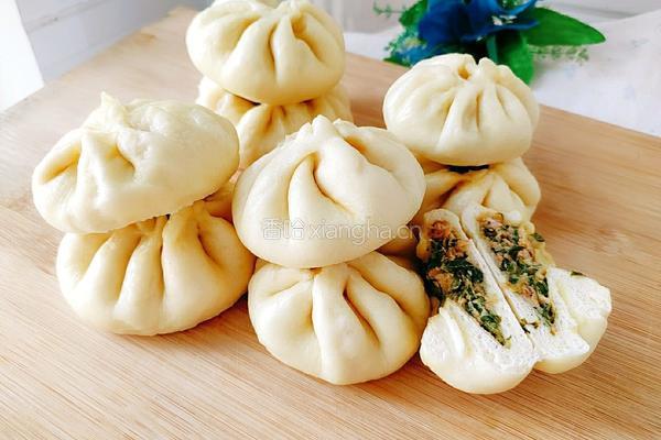 菜心猪肉包子的做法图解1