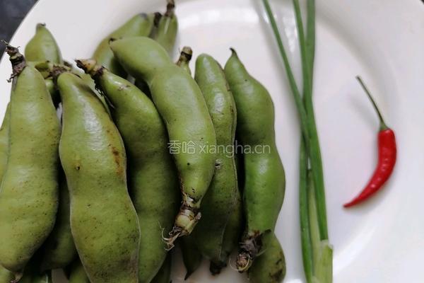 葱油蚕豆的做法图解1