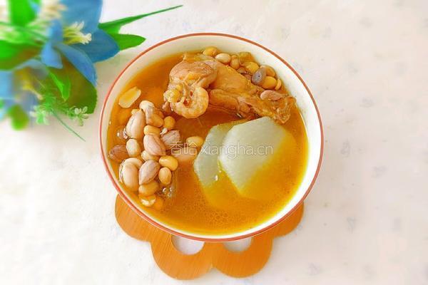 花生黄豆白萝卜鸡汤的做法图解1
