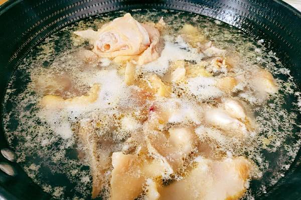 花生黄豆白萝卜鸡汤的做法图解4