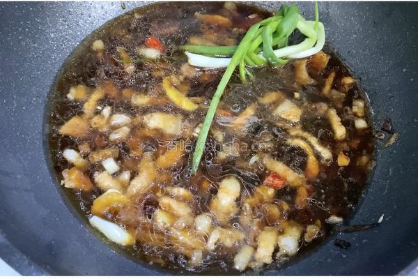 加上这个，卤肉饭香滑软嫩，好吃不腻的做法图解6