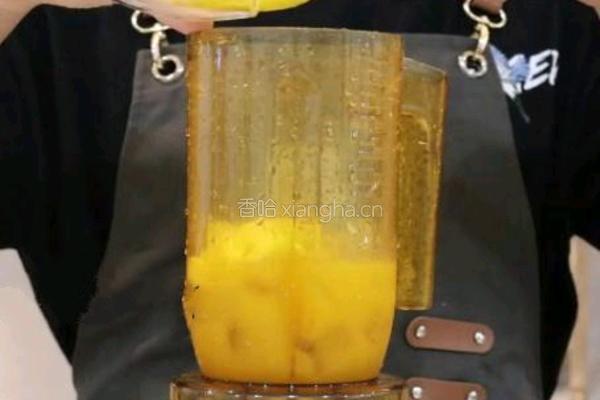 喜茶同款｜莓莓芒果甘露的做法图解2
