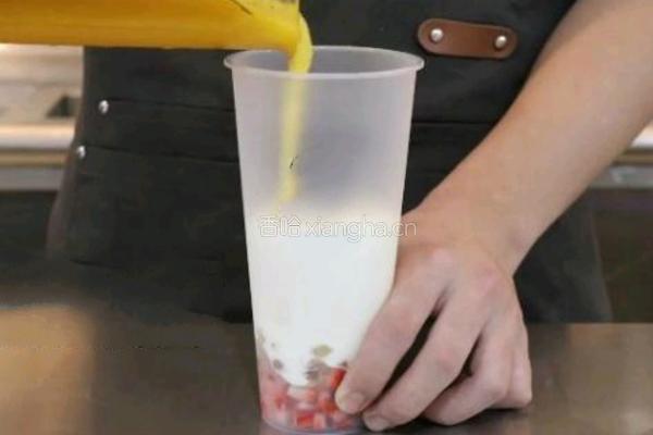 喜茶同款｜莓莓芒果甘露的做法图解7