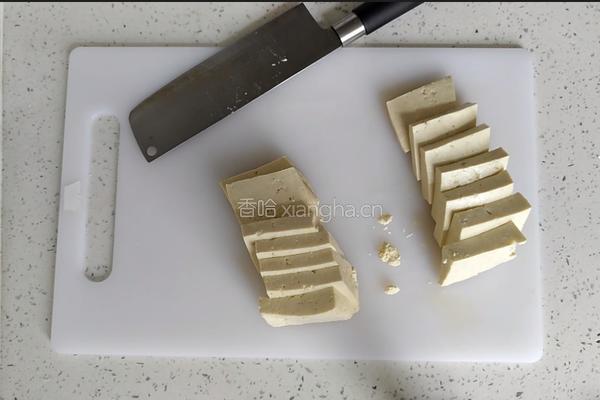 外酥里嫩的香辣烤豆腐的做法图解1