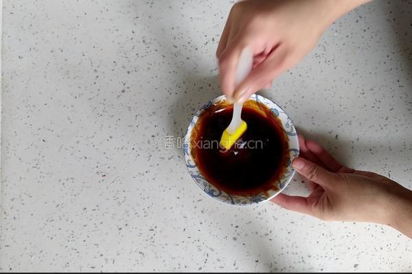 外酥里嫩的香辣烤豆腐的做法图解2